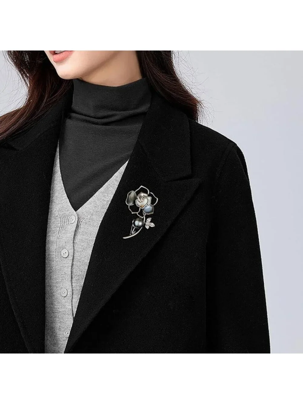 Elegant Women's Brooch - Fashionable Accessory for Parties & Daily Wear
